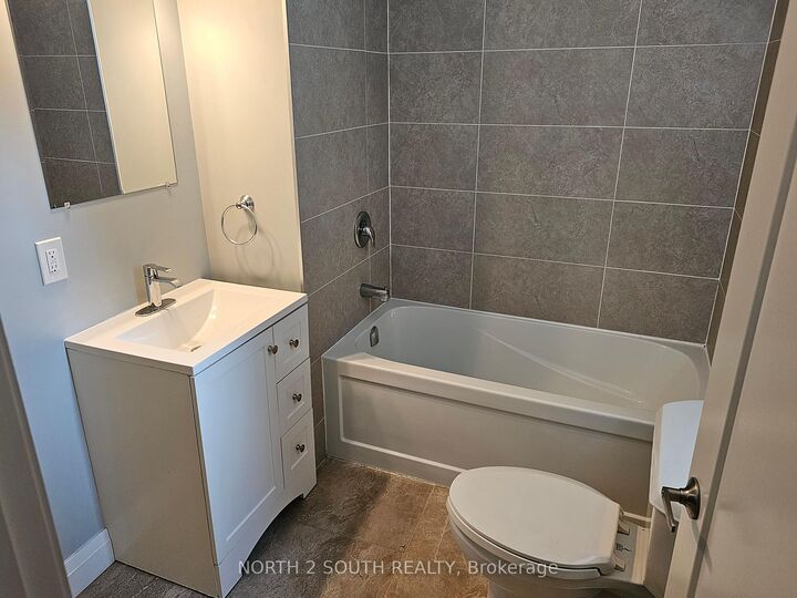 Property Photo:  427 Colborne Street 5  ON N3S 3N5 