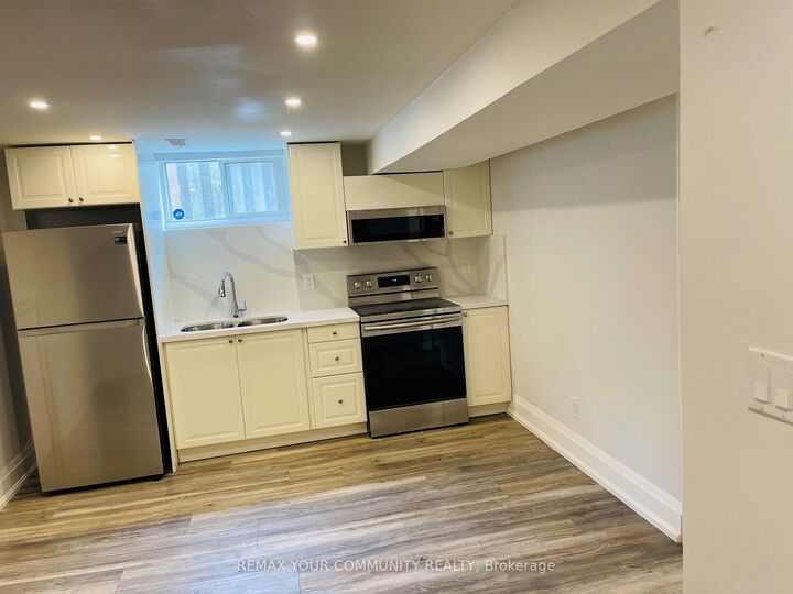 Property Photo:  32 Kitimat Crescent  ON L4G 3C3 