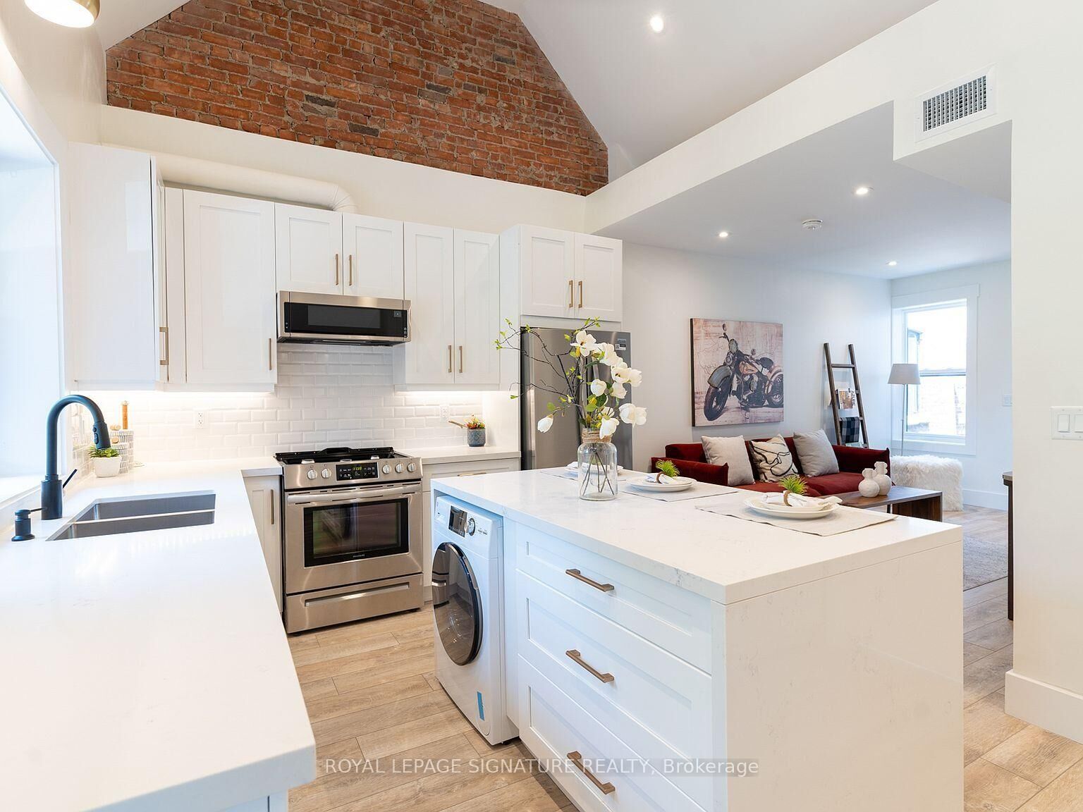 Property Photo: 129 Kenilworth Avenue Upper ON M4L 3S7