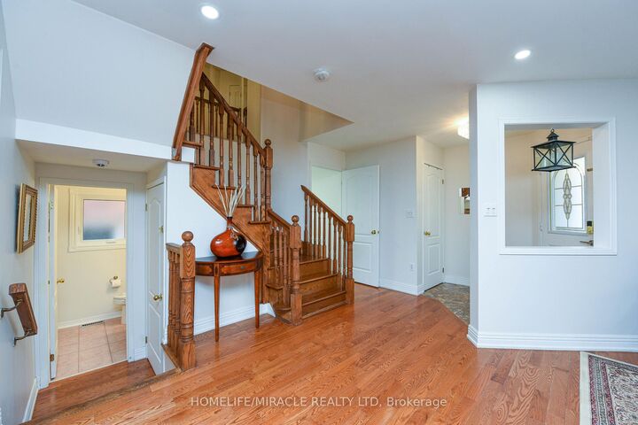 Property Photo: 113 Seclusion Crescent ON L6R 1K8