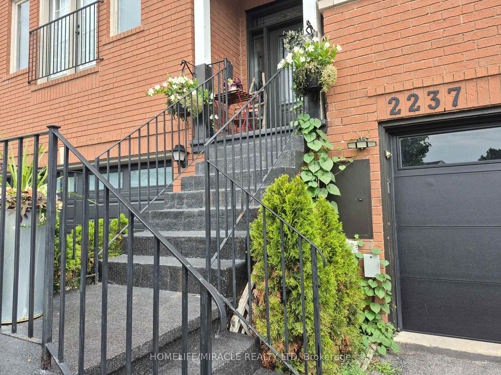 Property Photo:  2237 Prescott Place  ON L7L 6L3 