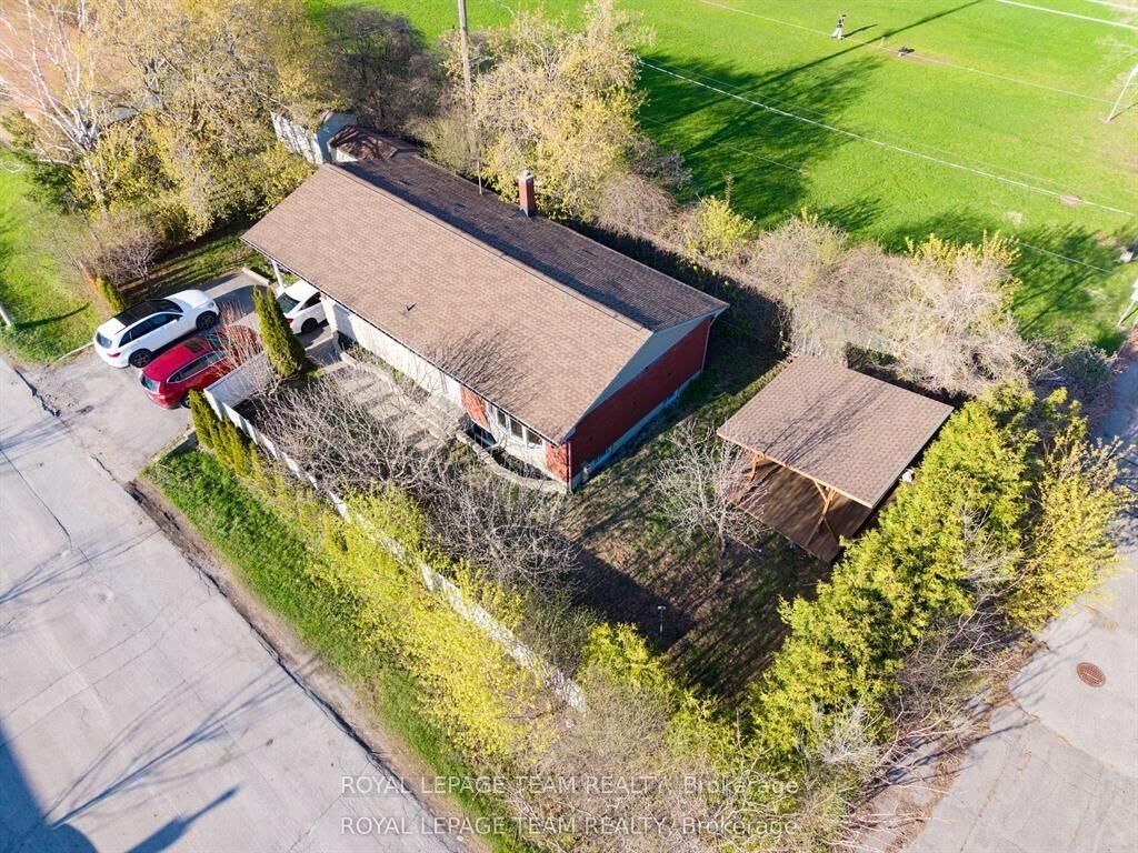 Property Photo:  925 Moorvale Road Upper  ON K1K 3K9 