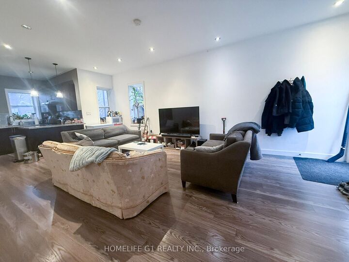 Property Photo:  286 Hunter Street W  ON L8P 1S3 