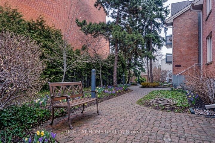 Property Photo: 2 Columbus Avenue 6 ON K1K 1R3
