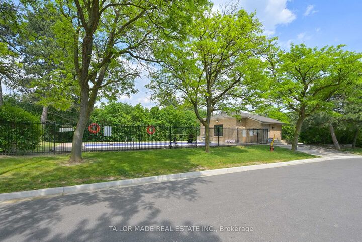 Property Photo:  79 Guildford Crescent 79  ON L6S 3K2 