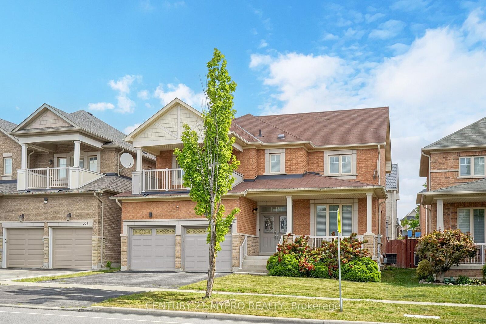 Property Photo: 225 Silver Maple Road ON L4E 4Z3