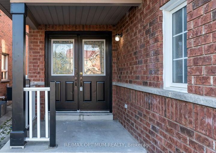 Property Photo: 26 Vintage Gate ON L6X 5C4
