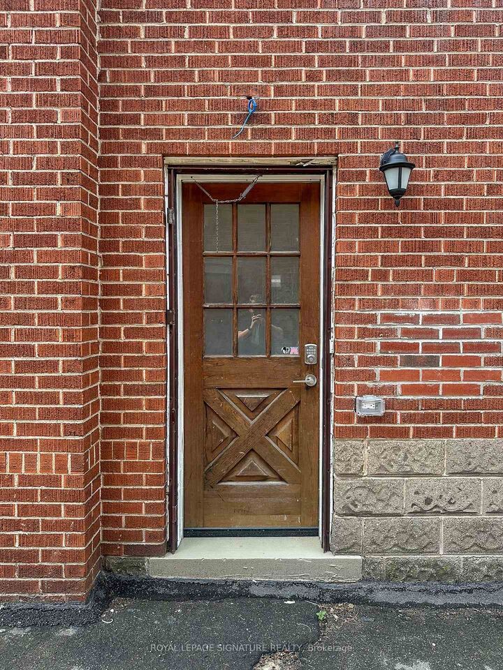 Property Photo:  27 Millen Avenue A102  ON L9A 2T5 