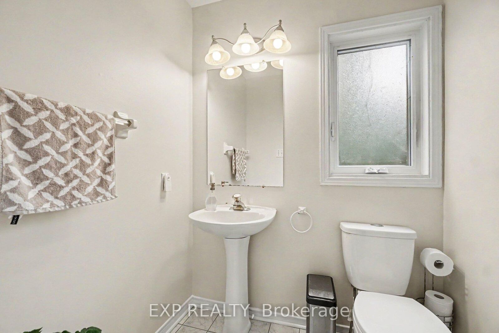 Property Photo: 11 Longshire Circle ON K2J 4K7