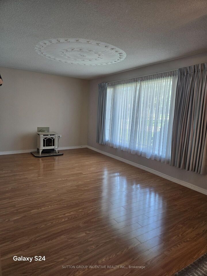 Property Photo:  36 Weeping Willow Drive  ON L9S 1P1 