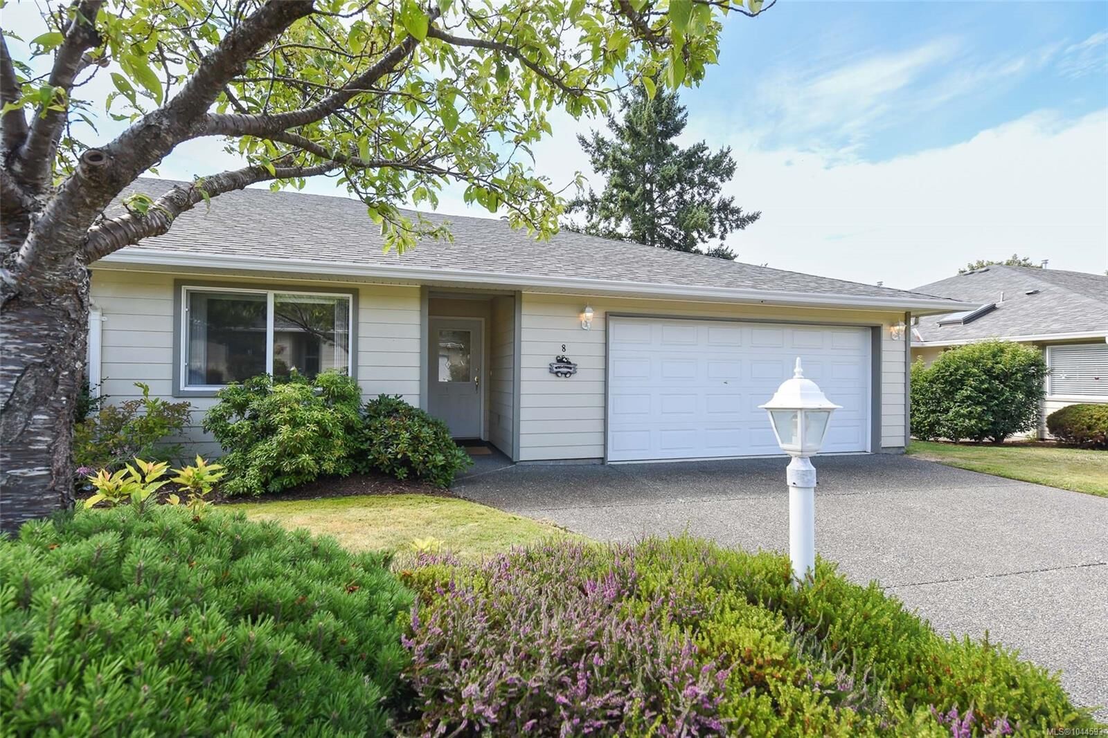 Property Photo: 417 Heather Crt #8 BC V9M 1M3
