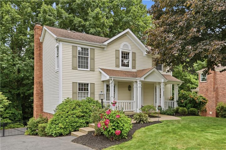 Property Photo: 214 Thornwood Ct PA 15108
