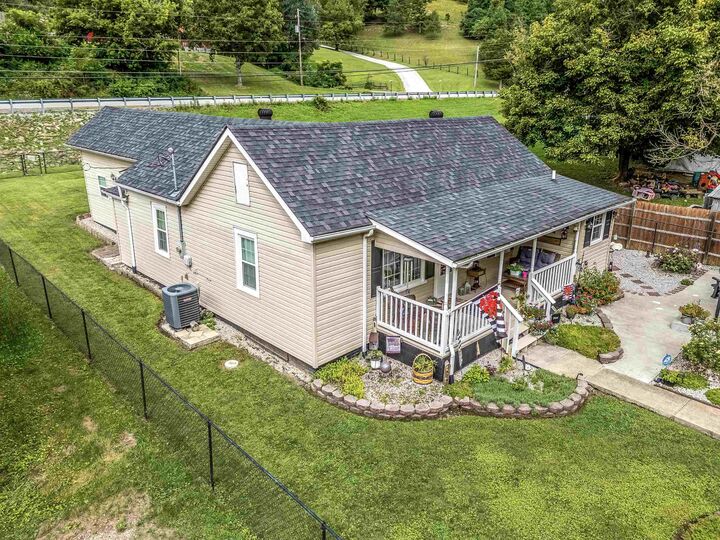 Property Photo: 923 Henderson Branch Rd KY 41164