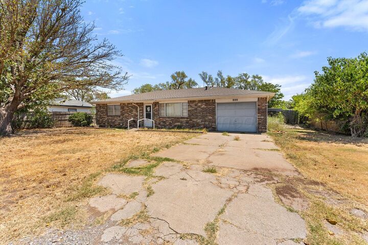 Property Photo: 800 N Arizona Street TX 79079