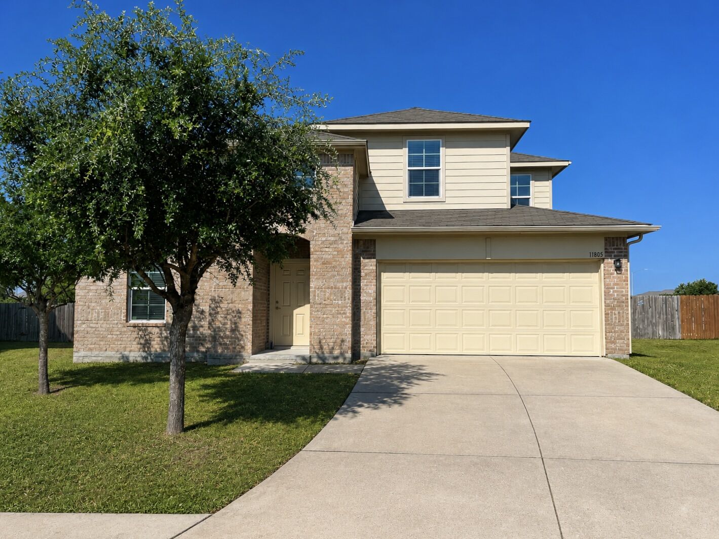 Property Photo:  