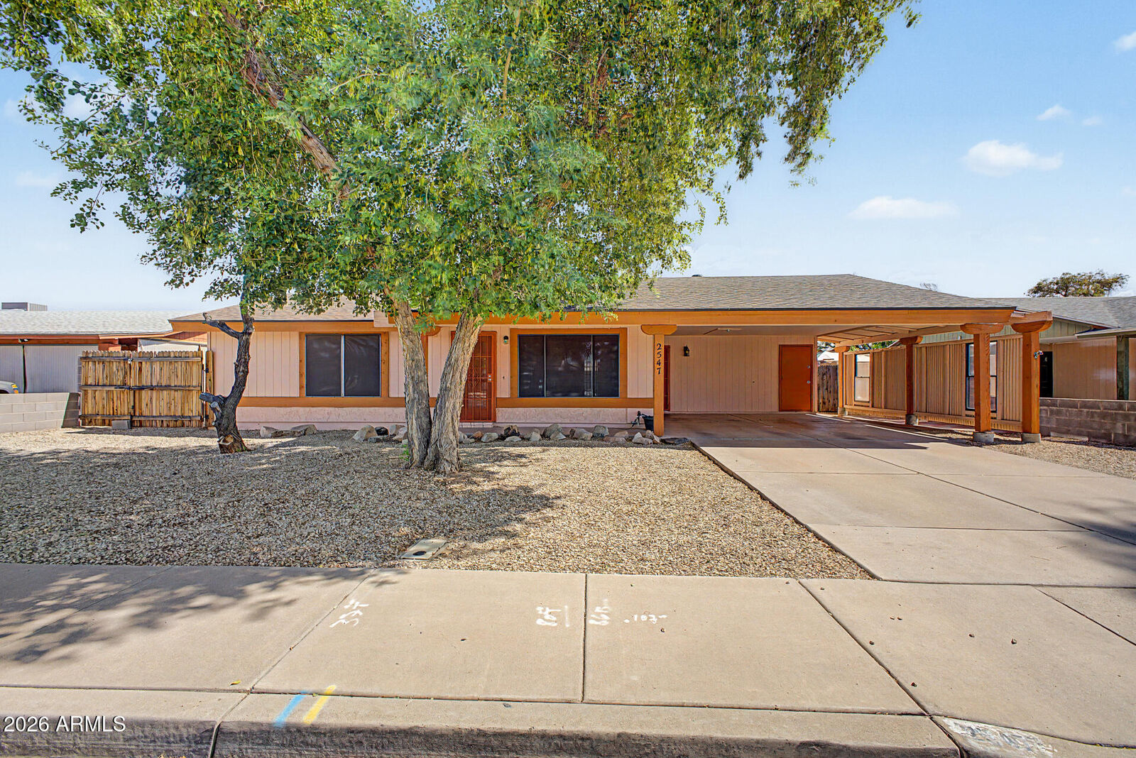 Property Photo:  2547 E Butte Street  AZ 85213 