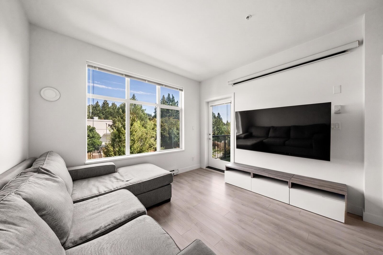 Property Photo: 828 Gauthier Avenue 312 BC V3K 0E9