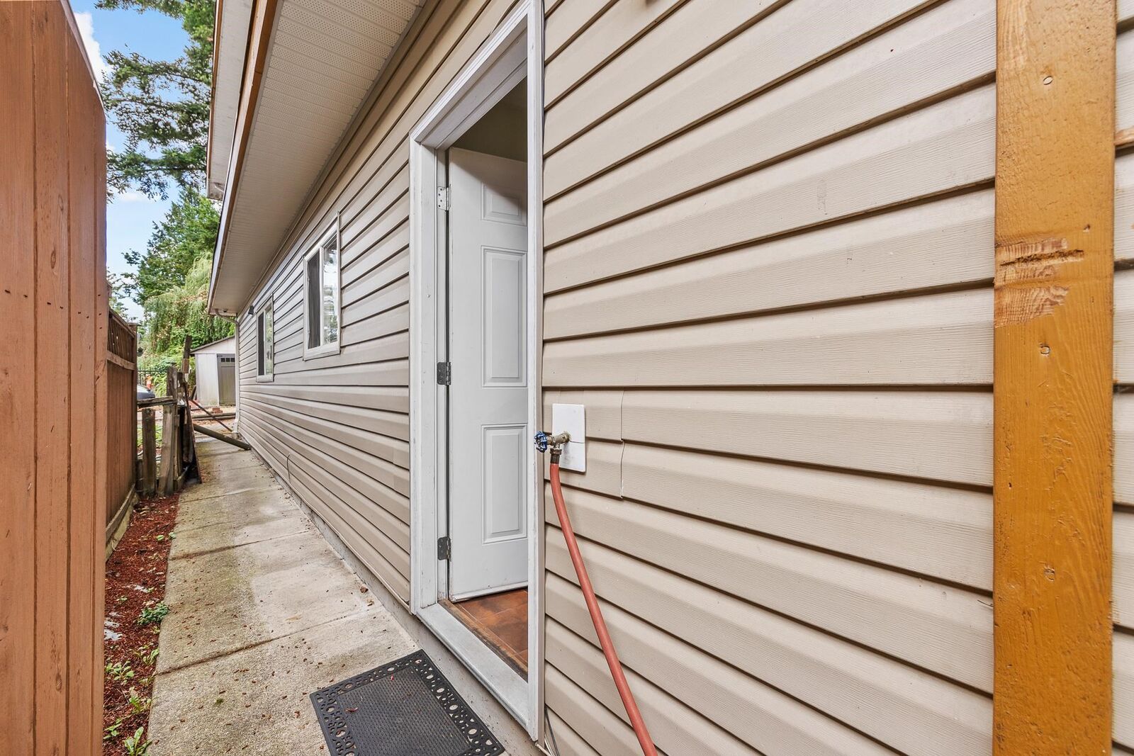Property Photo:  