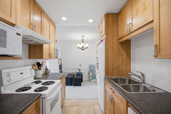 Property Photo:  2710 Lonsdale Avenue 307  BC V7N 3J1 