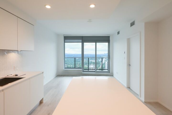 Property Photo: 3809 Evergreen Place 3608 BC V3J 0M1