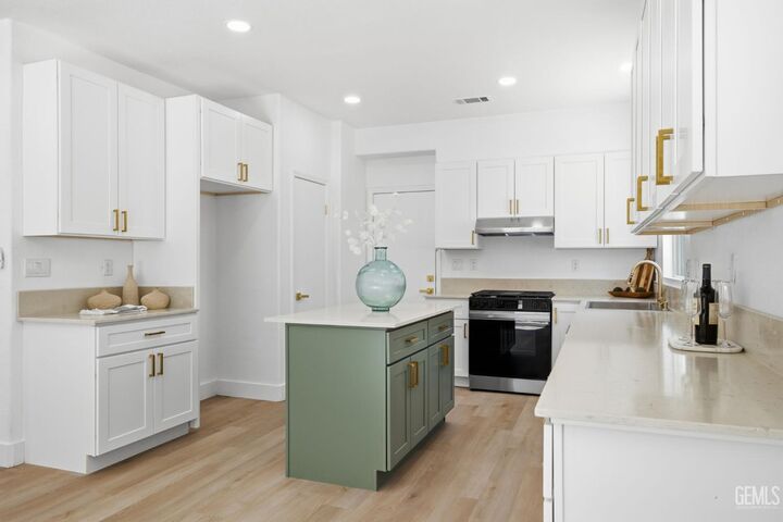Property Photo:  112 Manzanita Lane  CA 93561 