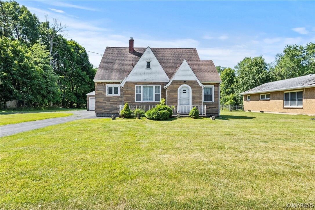 Property Photo: 1419 Maple Road NY 14221