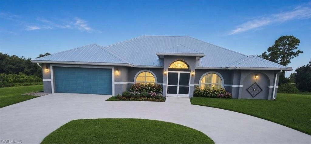 Property Photo:  3001 51st St SW  FL 33976 