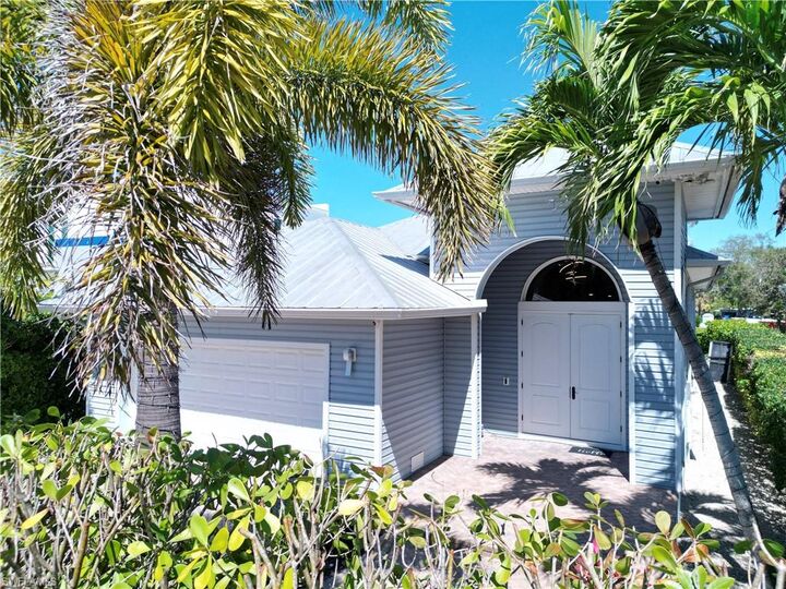 Property Photo: 3005 Coco Ave FL 34112