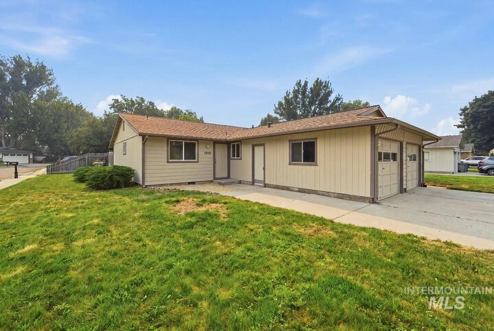 Property Photo: 1610 / 1612 S Londoner Ave ID 83706