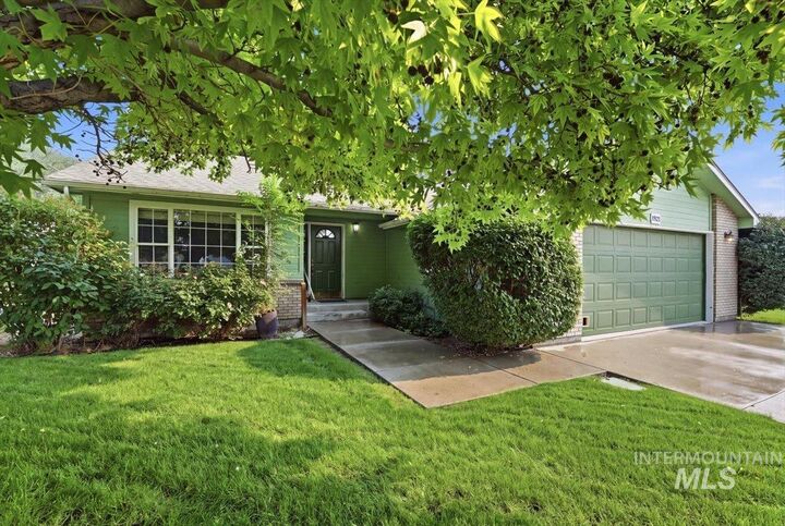 Property Photo: 1921 Arcata Way OR 97914