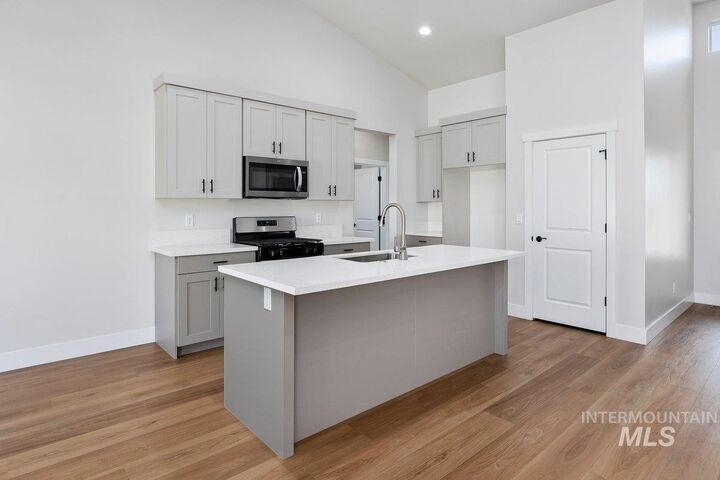 Property Photo: 1022 Quartz ID 83341