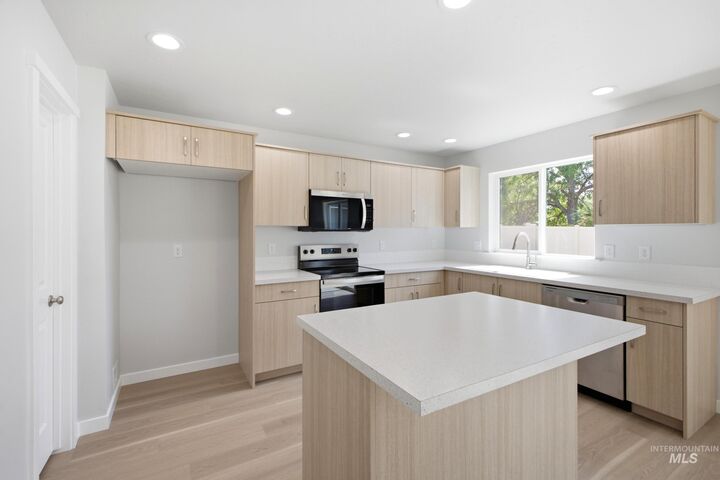 Property Photo: 643 W Novak Dr ID 83617