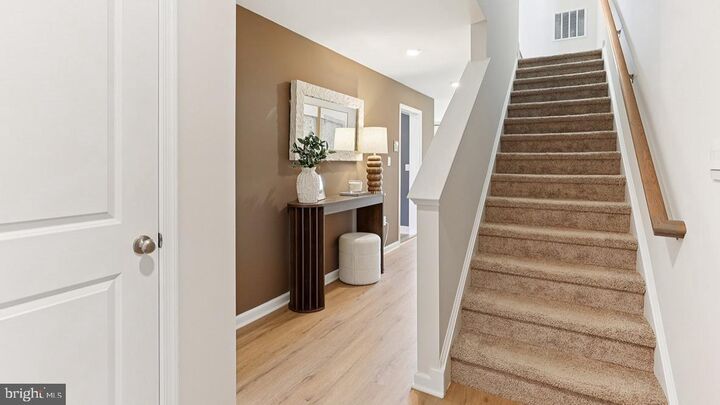 Property Photo:  122 Essex Drive  NJ 08081 