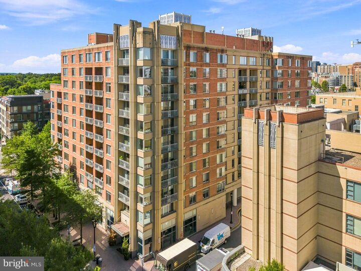 Property Photo: 1020 N Highland Street 524 VA 22201