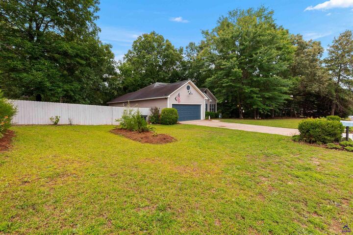 Property Photo: 422 Hickory Glen GA 31028
