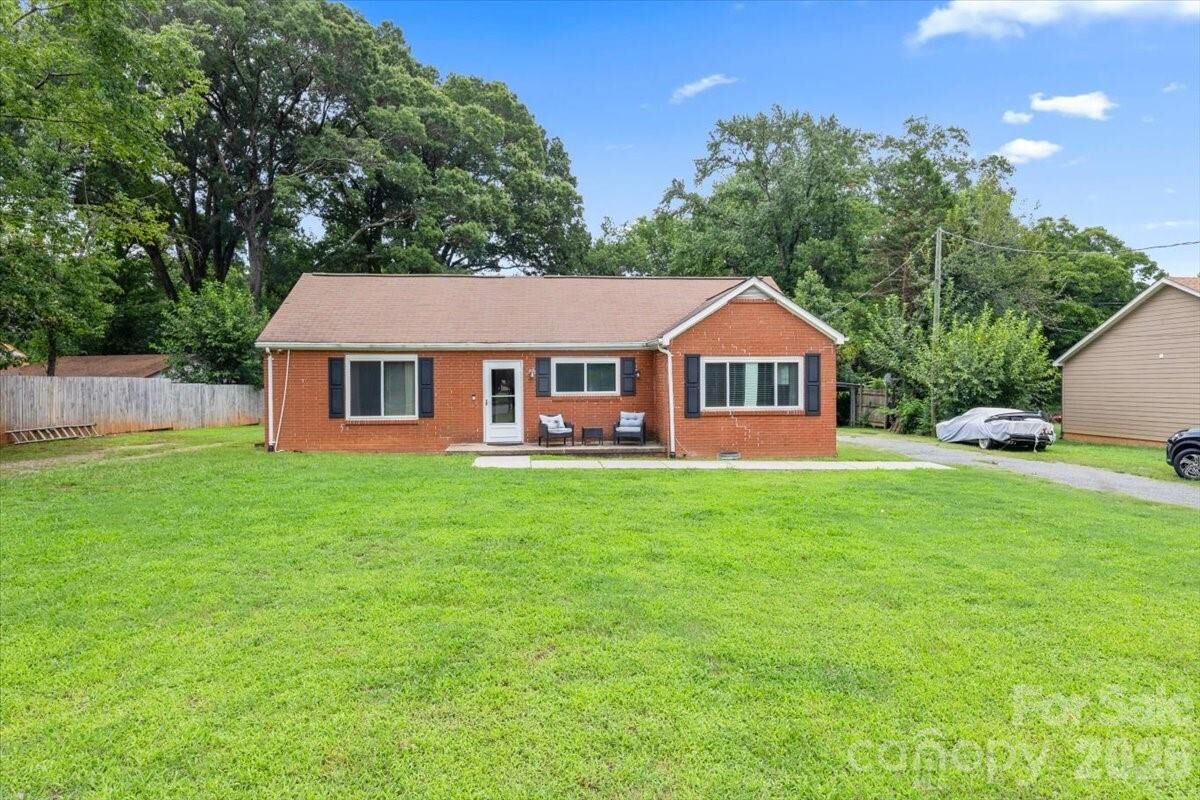 Property Photo:  409 Toddville Road  NC 28214 