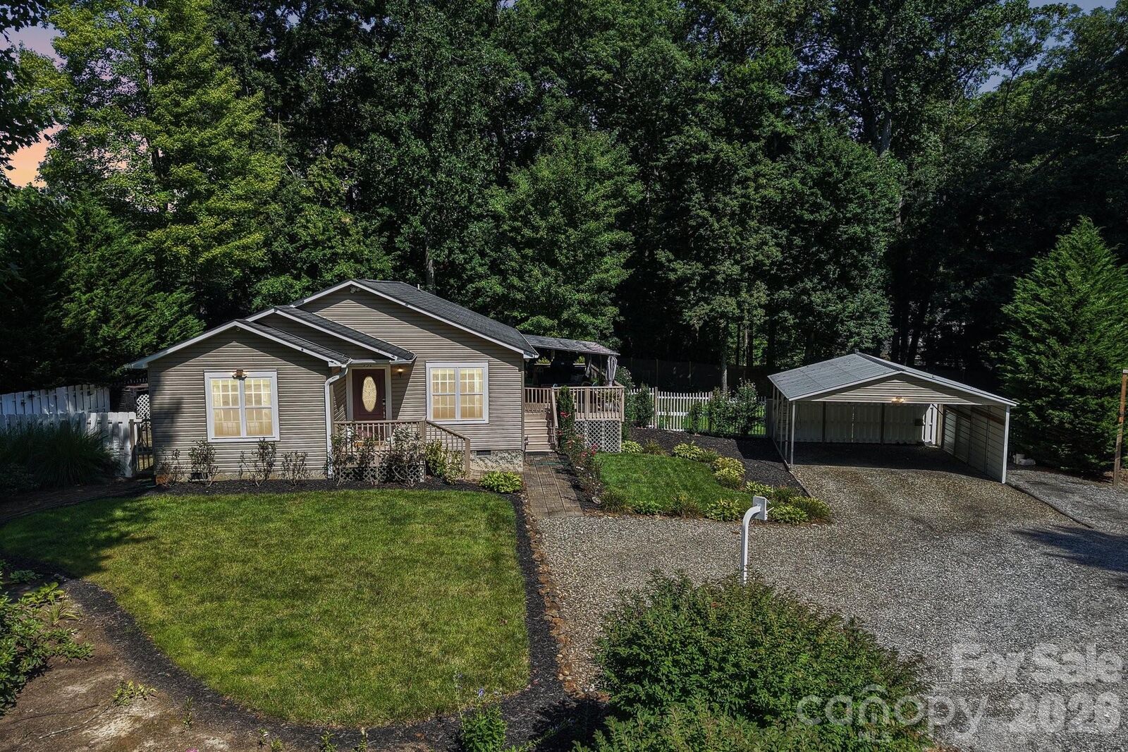 Property Photo: 932 Monte Vista Road NC 28715