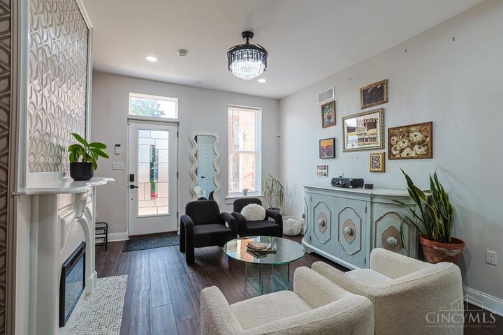 Property Photo: 916 Findlay Street OH 45214