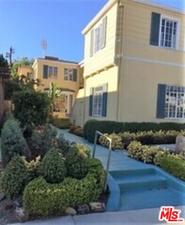 Property Photo:  701 Lorraine Blvd  CA 90005 