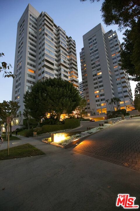 Property Photo: 865 Comstock Ave, Unit 6A CA 90024