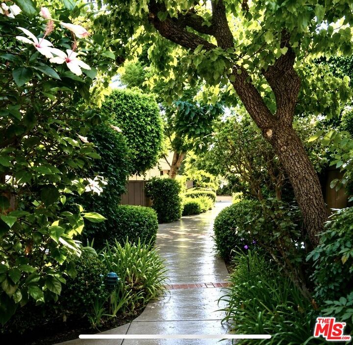 Property Photo: 15173 Magnolia Blvd, Unit E CA 91403