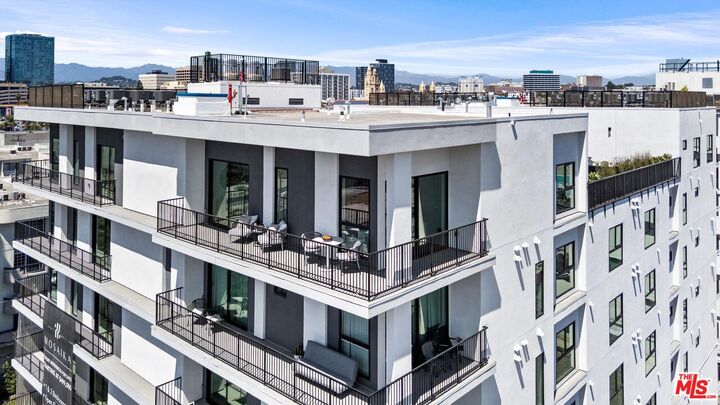 Property Photo: 904 S New Hampshire Ave, Unit 309 CA 90006