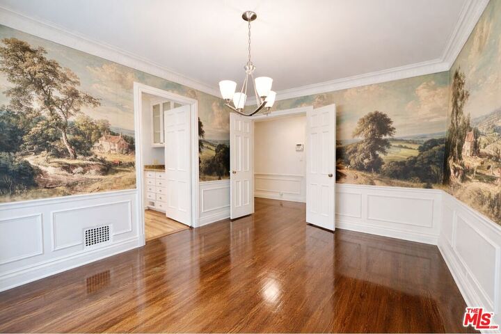 Property Photo:  214 S Spalding Dr  CA 90212 