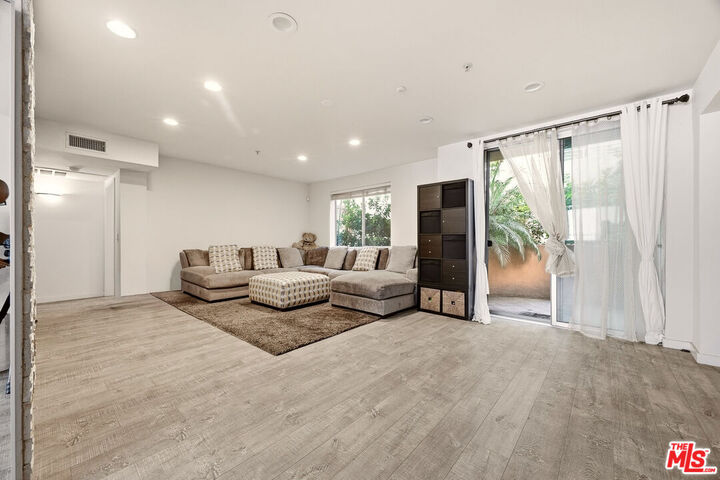 Property Photo: 1222 S Westgate Ave, Unit 104 CA 90025