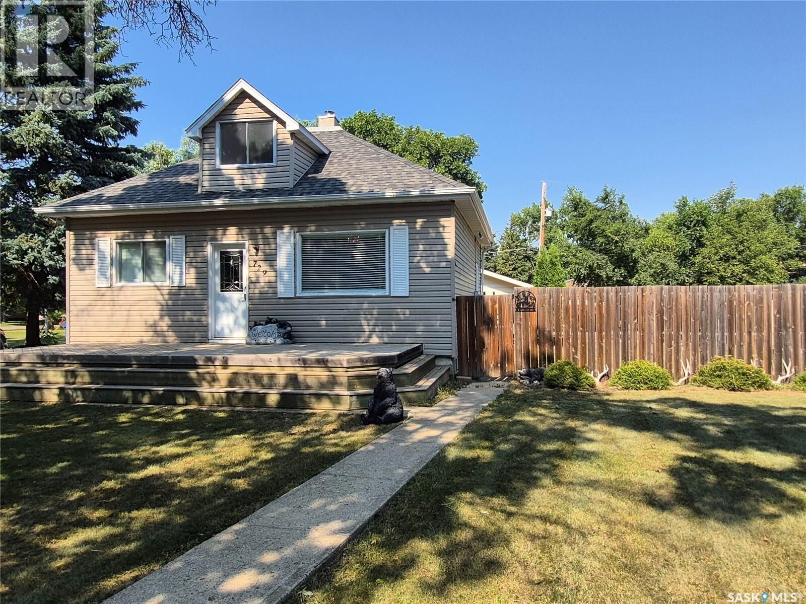 Property Photo: 729 Bertrand Avenue SK S0C 2G0