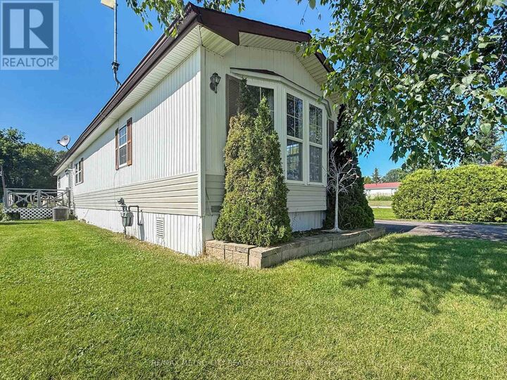 Property Photo: 34 Sunset Lane ON K7V 0A5