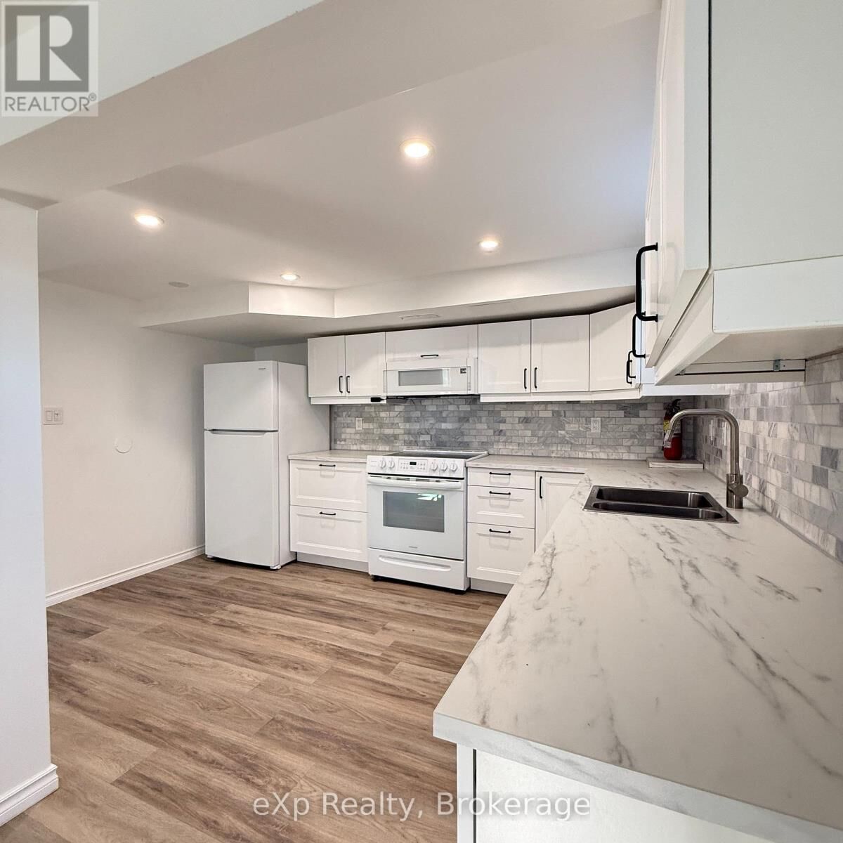 Property Photo:  16 Orchard View Drive  ON K8V 5M8 