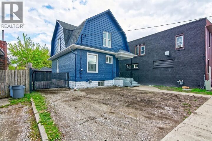 Property Photo:  272 Vidal Street South Upper  ON N7T 2T7 