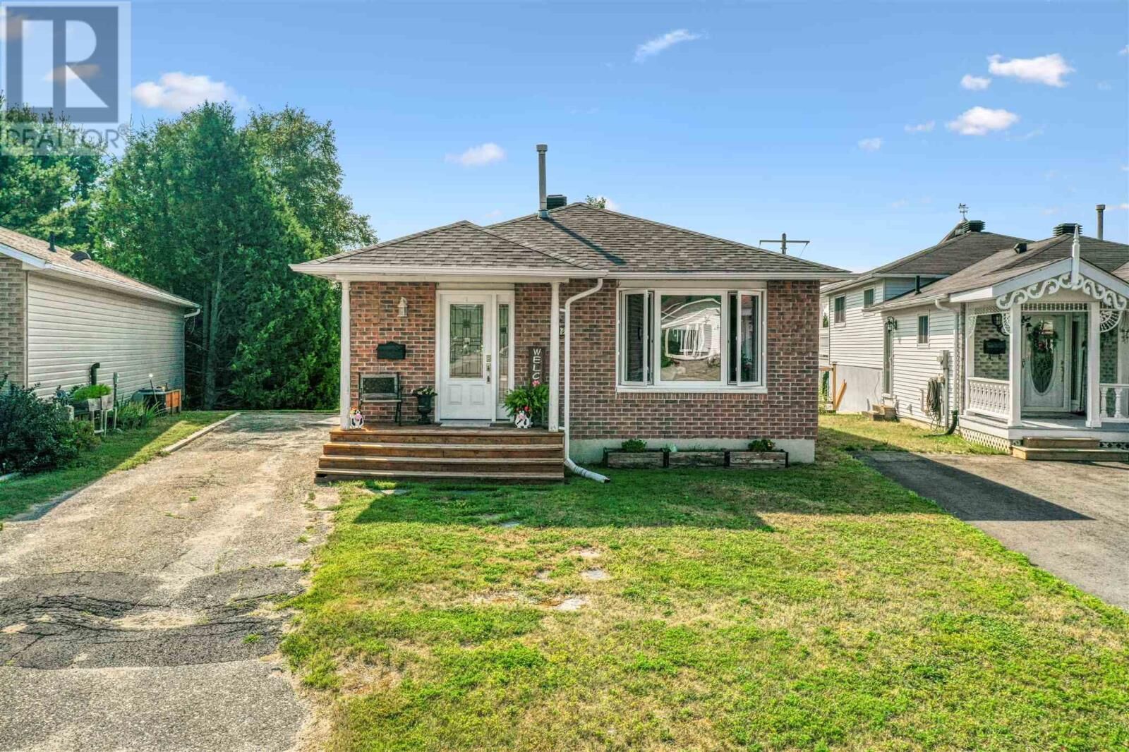 Property Photo:  54 Beaumier Cres  ON P5A 2Z1 