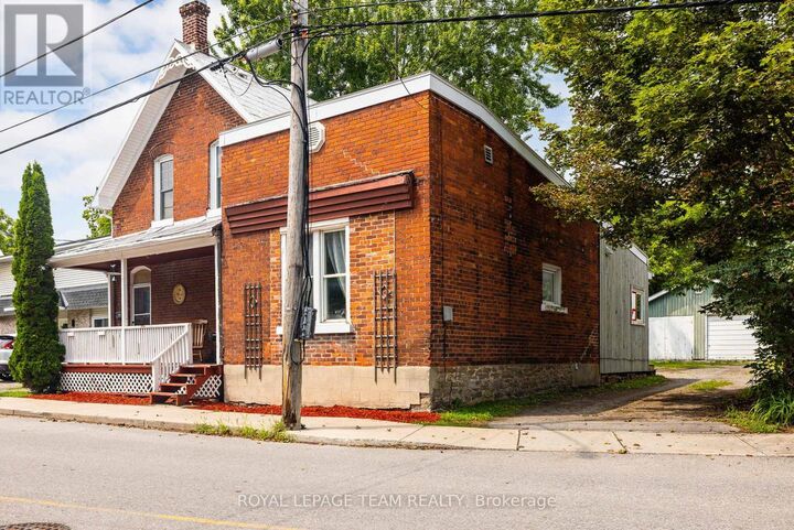 Property Photo:  199-201 William Street  ON K7C 1X2 
